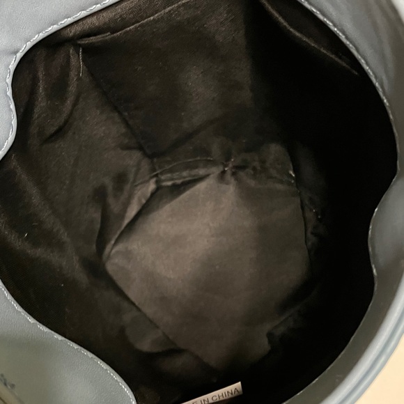 Cylindrical Blue and Cream Crossbody Bag - Picture 4 of 7